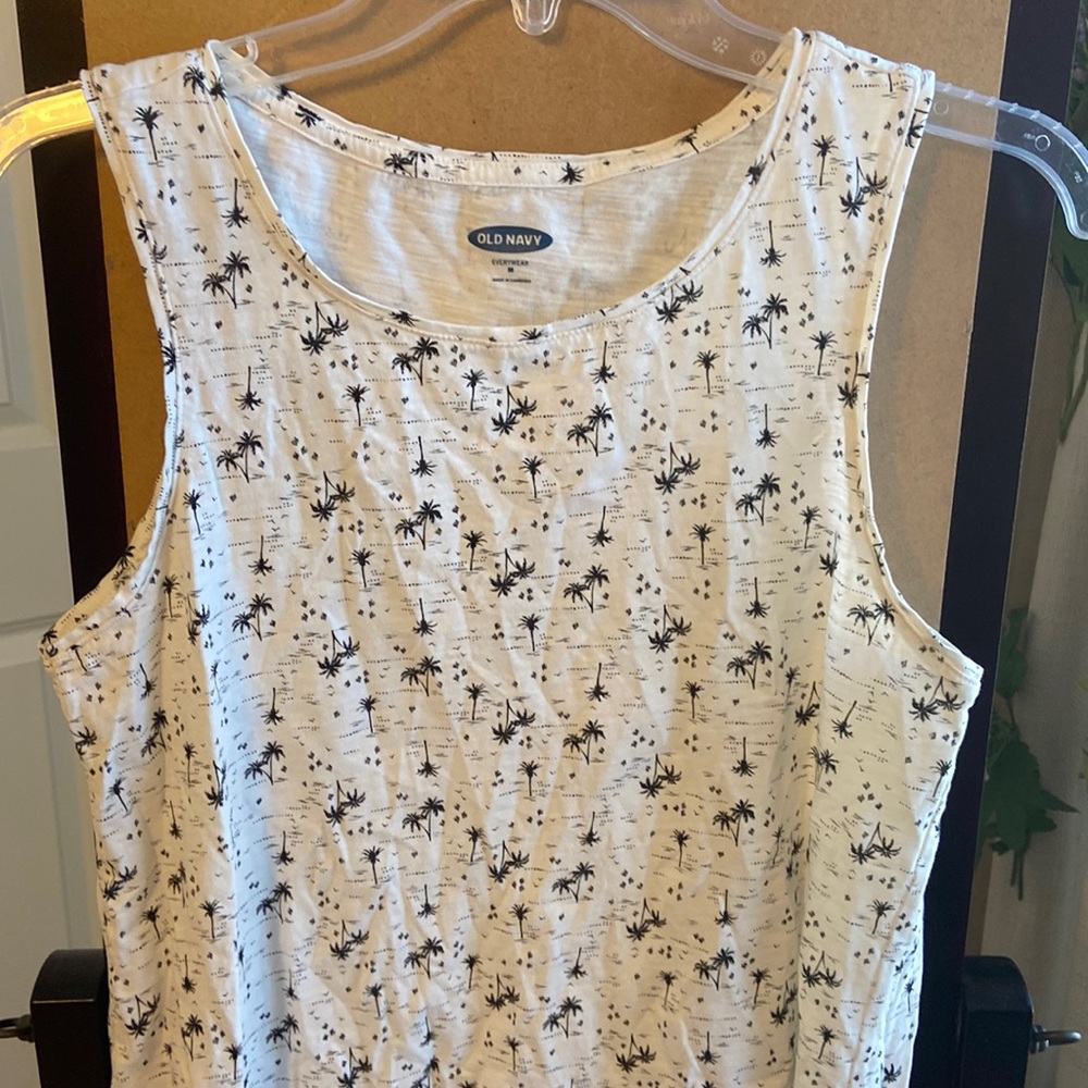 Old Navy palm tree sleeveless top. M